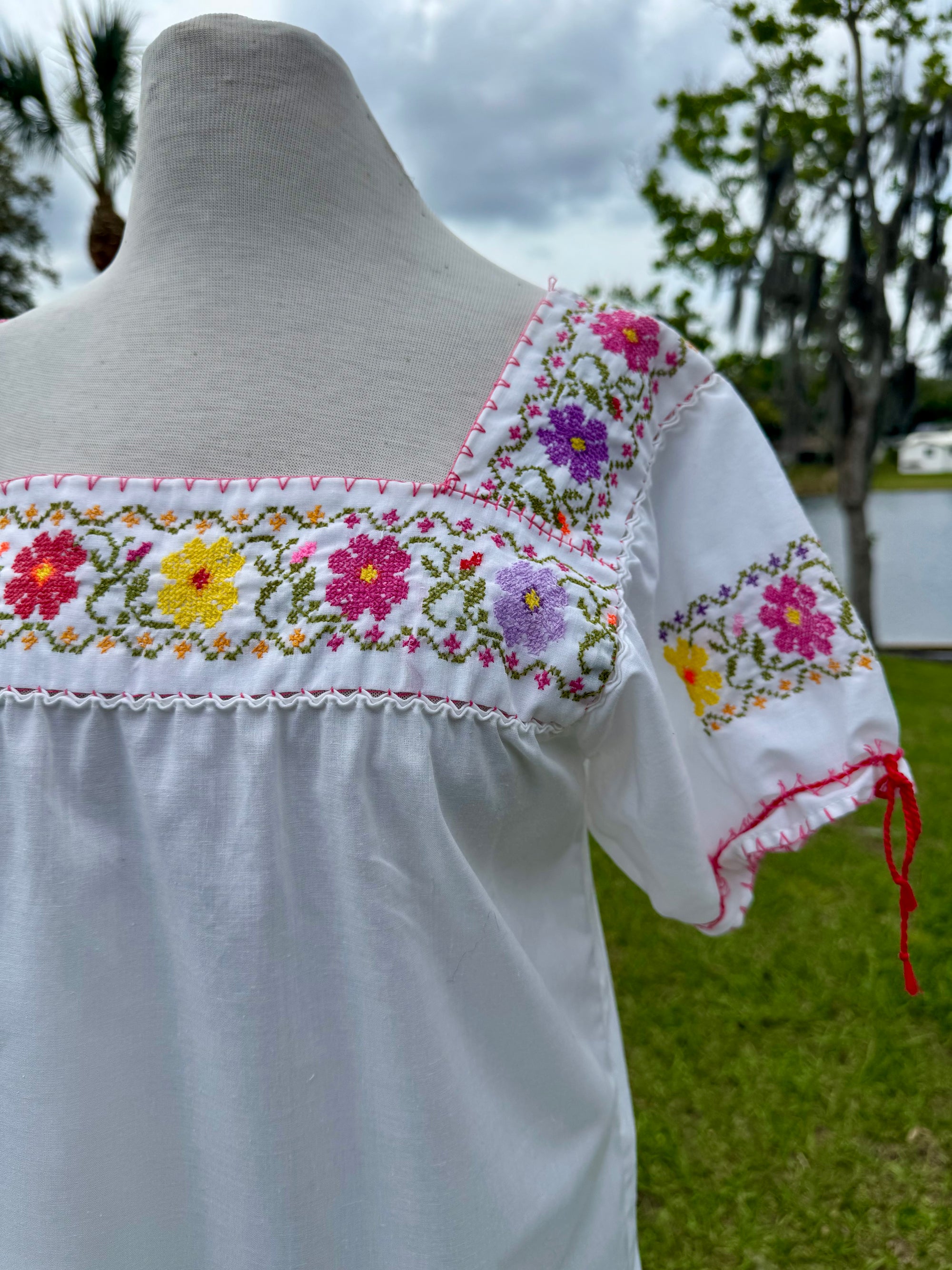 70s Mexican Oaxacan Embroidered Floral Puebla Top