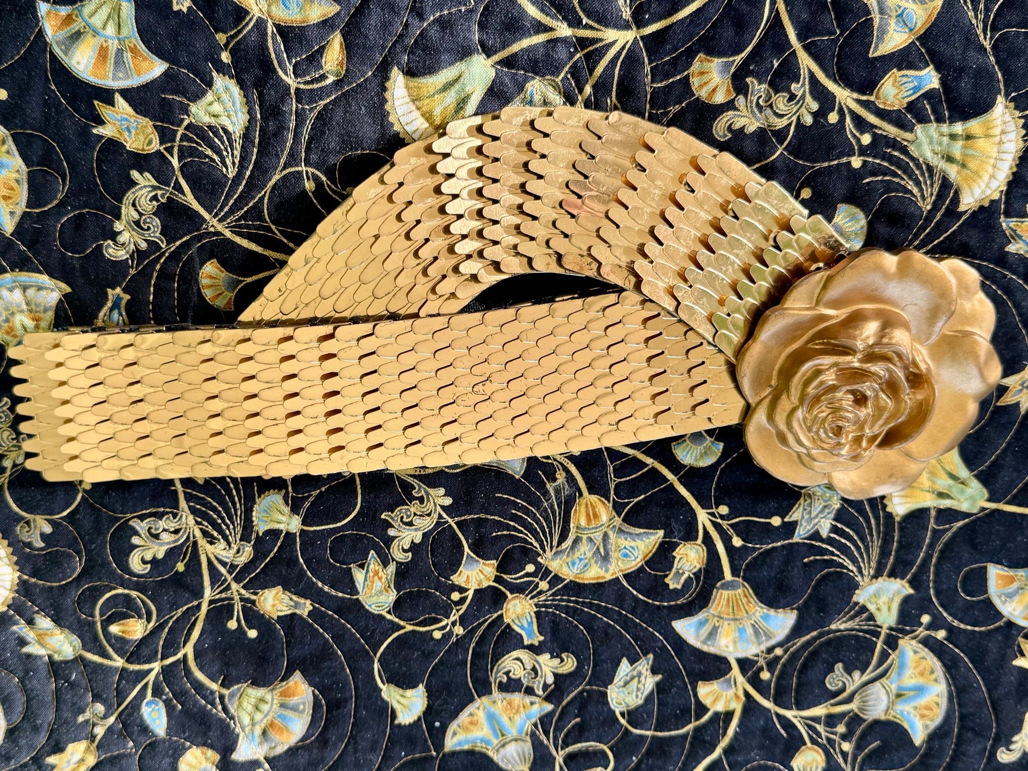 80s Gold Metal Fish Belt Rose Buckle