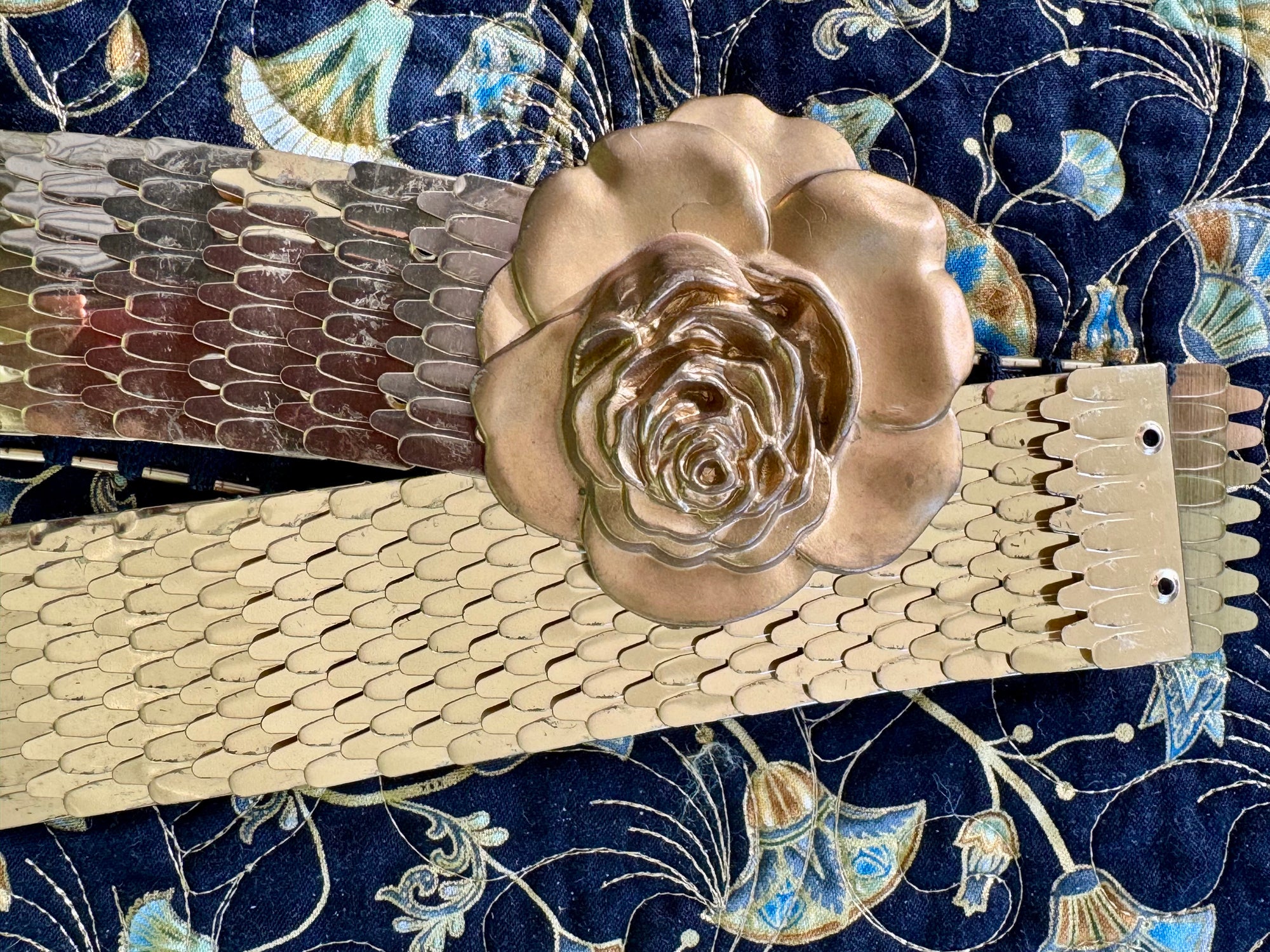 80s Gold Metal Fish Belt Rose Buckle